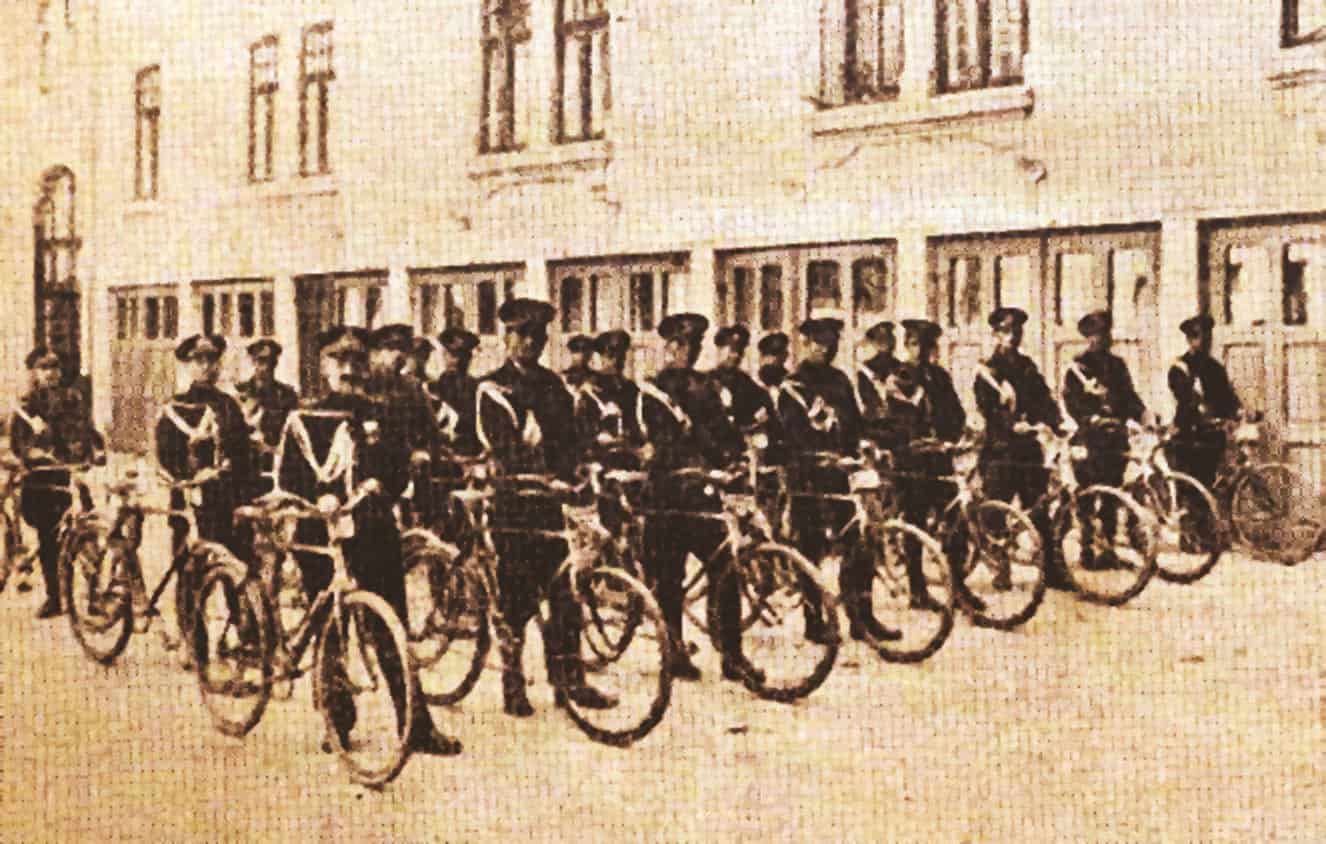 Sergenți de oraș pe biciclete, la începutul secolului al XX-lea